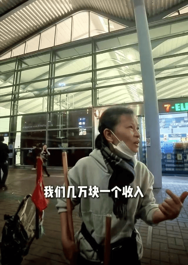 香港保洁大妈批内地游客来港看演唱会华而不实：我薪水3万一个月都不看演唱会大陆3000一个月威廉希尔官网都(图10)
