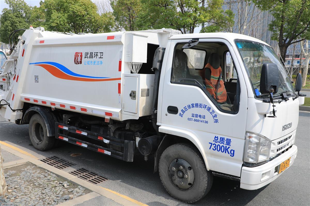 汉马环卫保障车 “穿”上新马甲(图3)