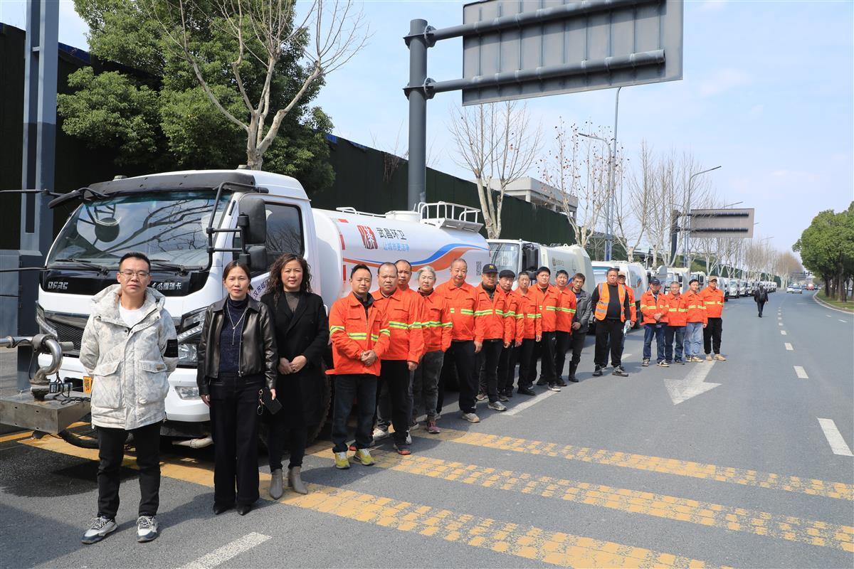 汉马环卫保障车 “穿”上新马甲(图2)