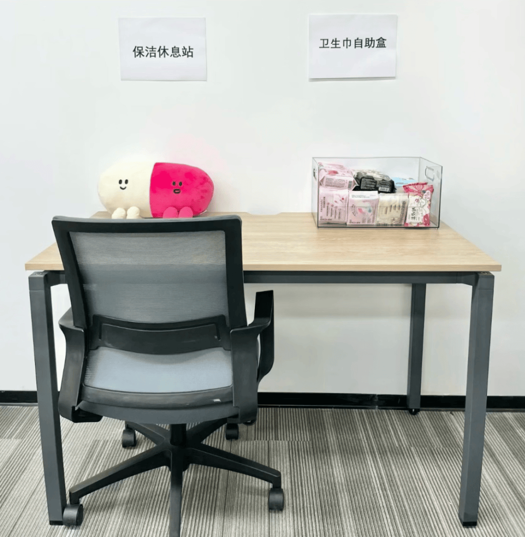 “保洁员休息室不该是厕所最后一格”上热搜网友泪目上海情况如何？记者调查→(图1)