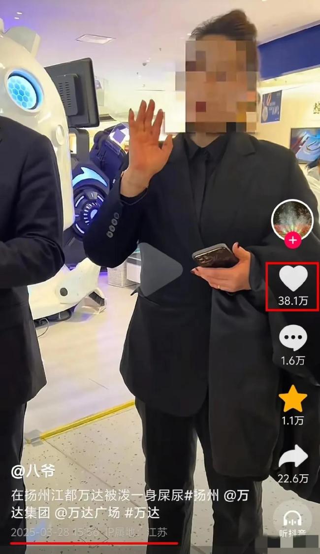 男子商场上厕所被保洁溅一身排泄物 管理方处理引争议(图3)