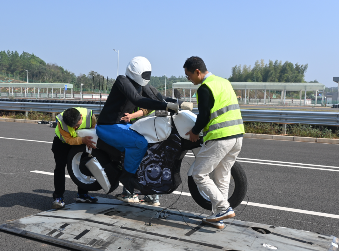 湖南湘江新区：新职业新工种让AI更贴心智驾更“智慧”(图2)