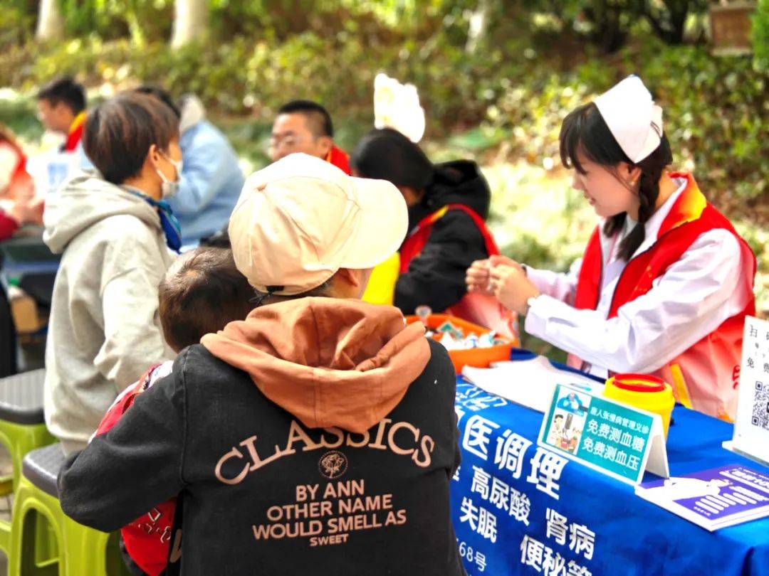 威廉希尔下载【妇联】快易洁家政宁姐月嫂唐山路社区工作站参加世茂滨江社区志愿服务(图4)