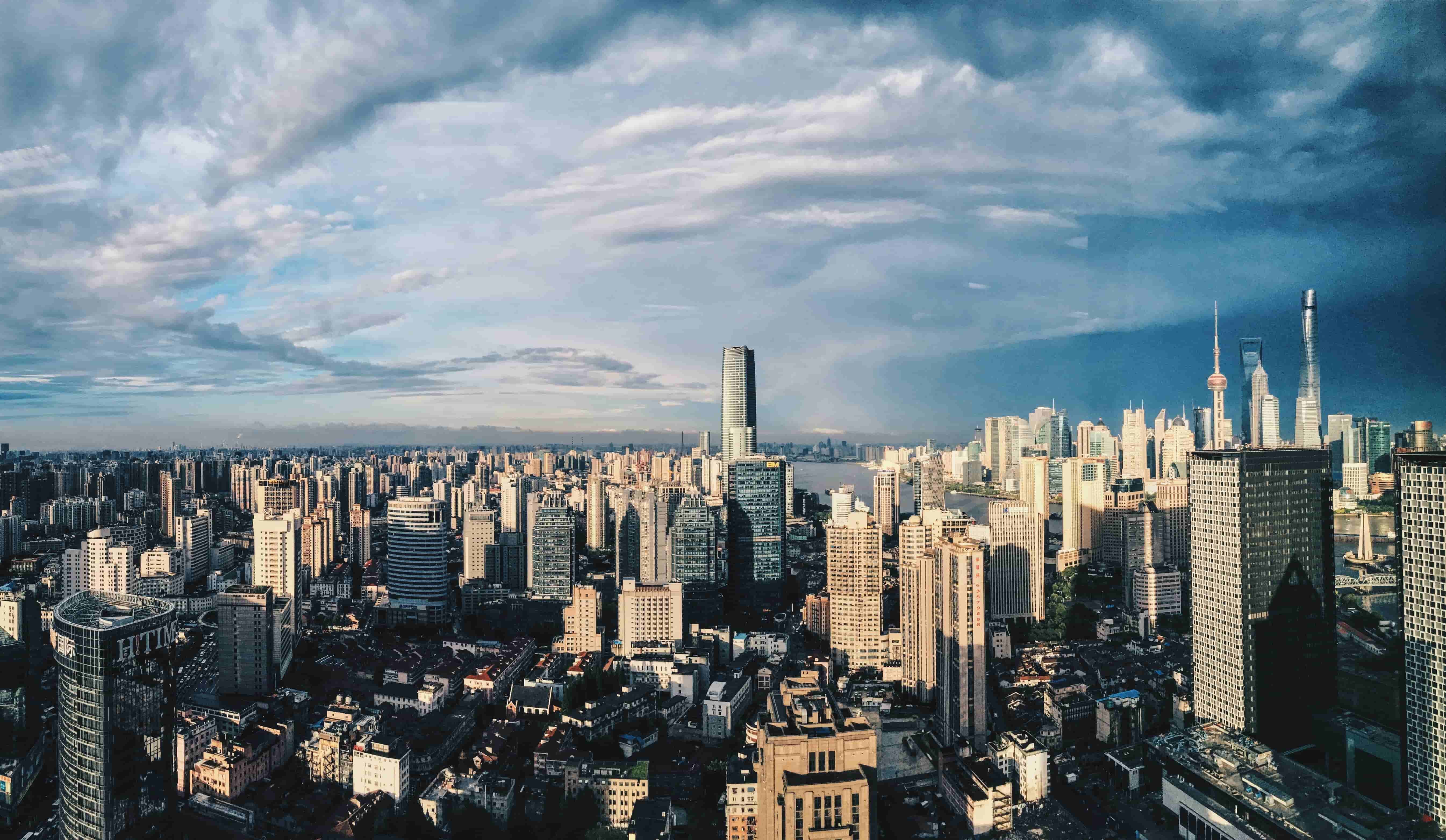 月嫂先生：探讨家庭育儿与爱的现代挑战与温情瞬间(图1)