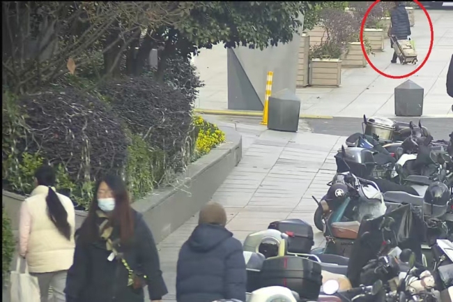 健身房保洁偷2枚钻戒报警装拾金不昧 自导自演假戏被揭穿威廉希尔入口(图3)