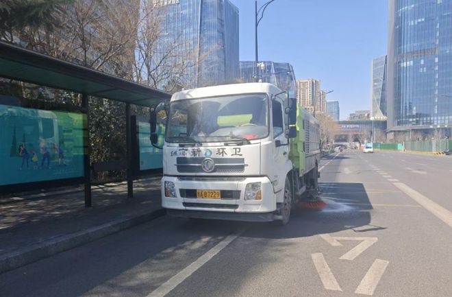 济南高新区开展春季道路“深度保洁”专项行动 实现城区环境卫生“大提升”威廉希尔网址(图1)