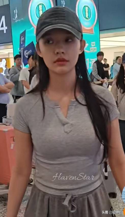 月嫂晒与女星林允合照引发威廉希尔下载网友对林允已怀孕生子的猜测(图1)