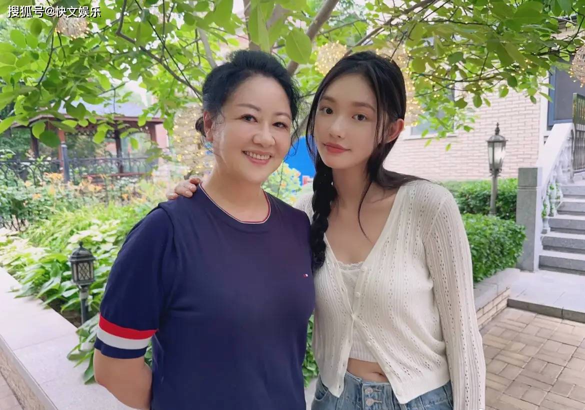 威廉希尔官网林允与月嫂合影被质疑坐月子本尊紧急回应她还是黄花大闺女(图3)