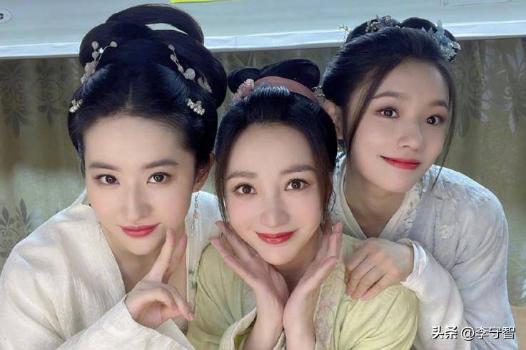 杨颖佟丽娅月嫂晒照林允生娃疑云引辟谣黄小蕾回应解释(图9)