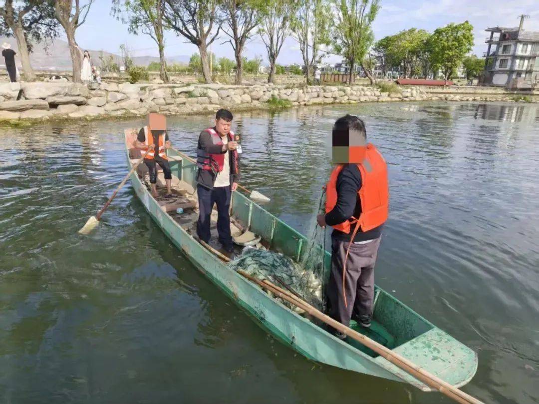 严惩“假保洁”真偷捕大理一村民假冒洱海保洁员被抓现行(图1)