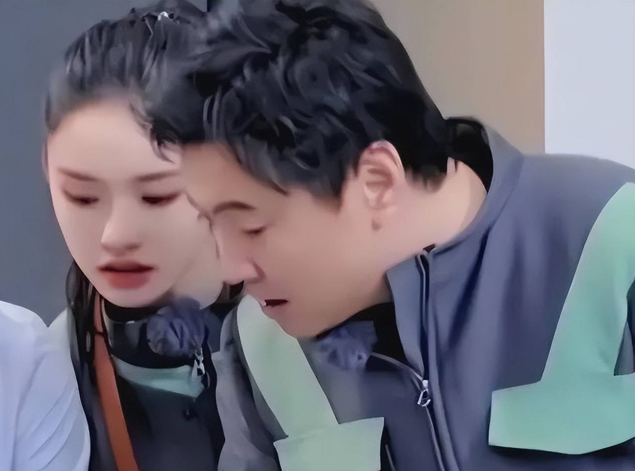太不靠谱了月嫂晒合照把林允送上热搜未来一堆麻烦事(图3)