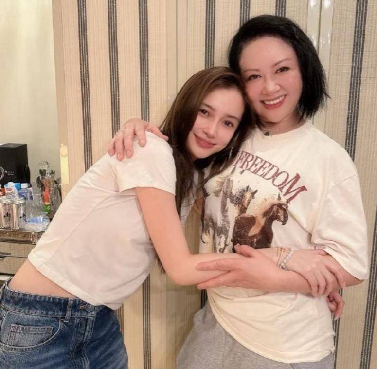 太不靠谱了月嫂晒合照把林允送上热搜未来一堆麻烦事(图5)