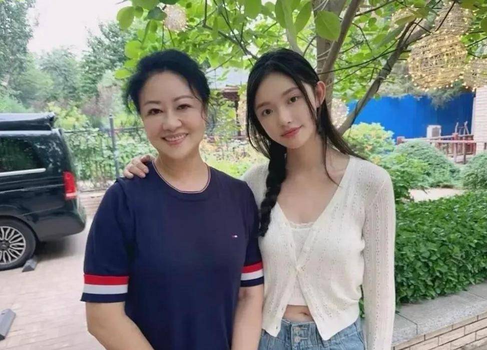 太不靠谱了月嫂晒合照把林允送上热搜未来一堆麻烦事(图4)