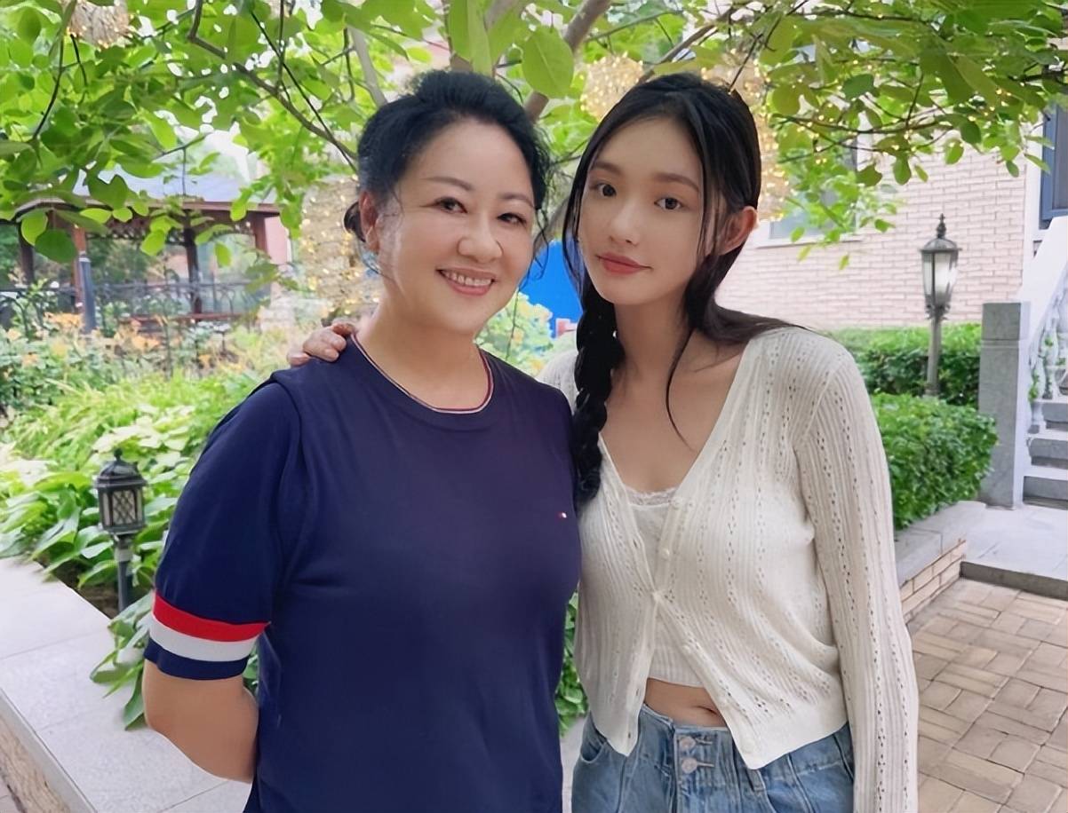 杨颖佟丽娅用过的月嫂晒照林允被怀疑生娃本人辟谣黄小蕾解释(图8)