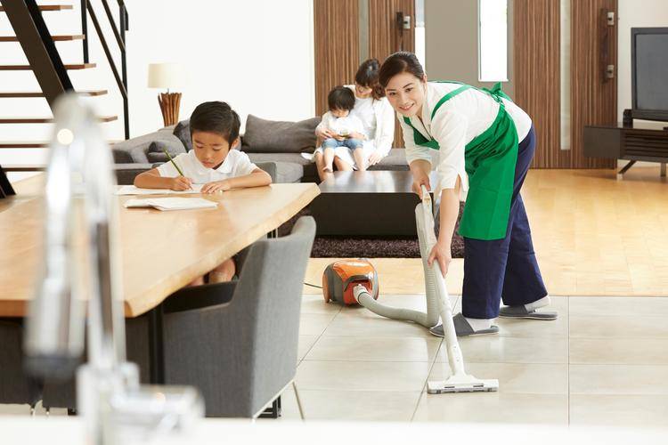 赤峰五狐家政：高学历者投身家政行业是大材小用吗？(图3)