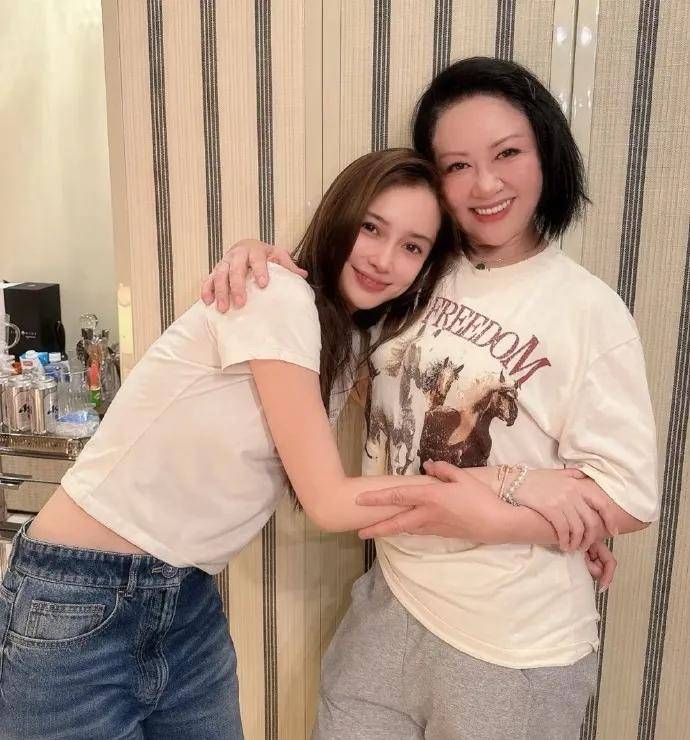 妖怪曝叶珂生了黄晓明二胎如愿得女疑似请了前妻的月嫂照顾(图10)