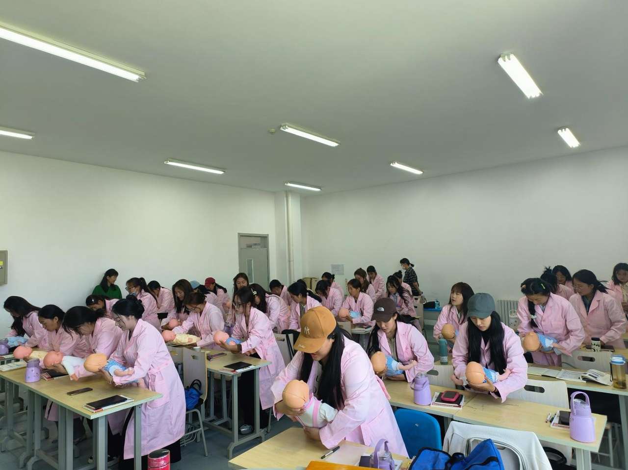 青海平安：赋能巾帼就业 点亮全新未来(图2)
